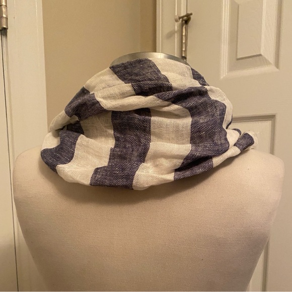 Striped Linen Neck rectangle  Scarf - Picture 5 of 7